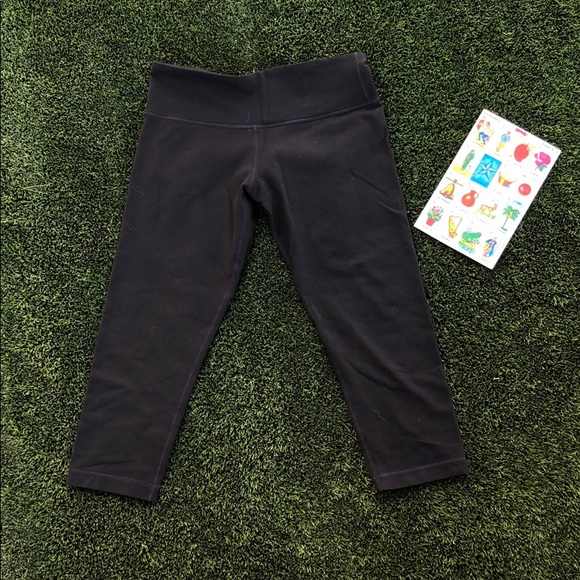 lululemon athletica Pants - SOLD‼️Black lululemon cropped Capri pants